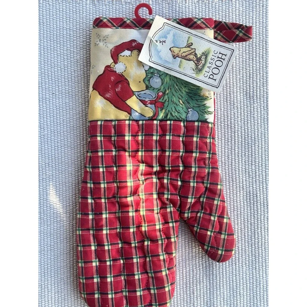 Disney Classic Pooh Christmas Oven Mitt NWT Winnie The Pooh Holiday Kitchen Mitt